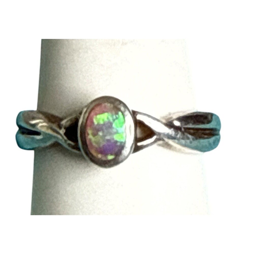 925 Sterling Silver Opal Look Ring Size 8.25 Oval Bezel Split Shank 3.94g